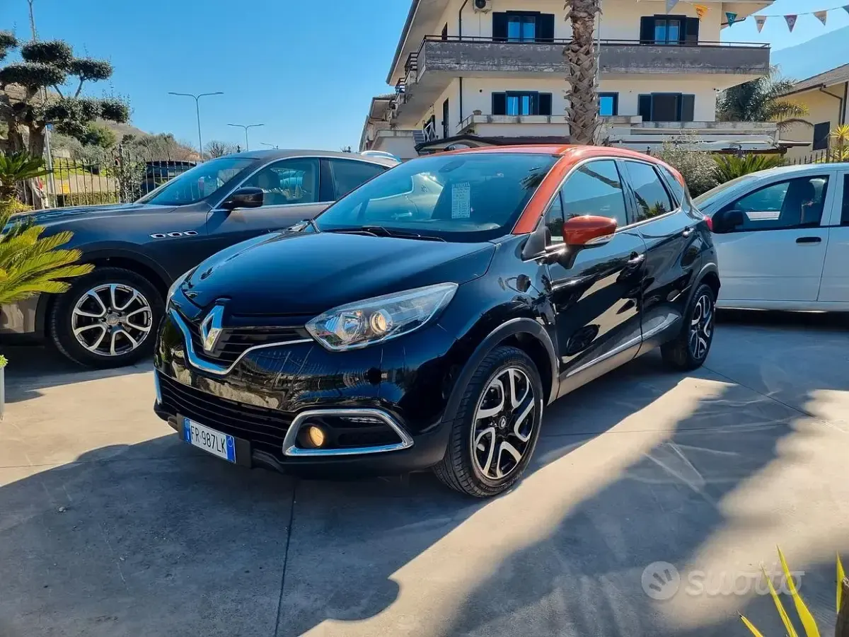 Käytetty Renault Captur 90 HP (66 kW) 2017 Musta Katumaasturi