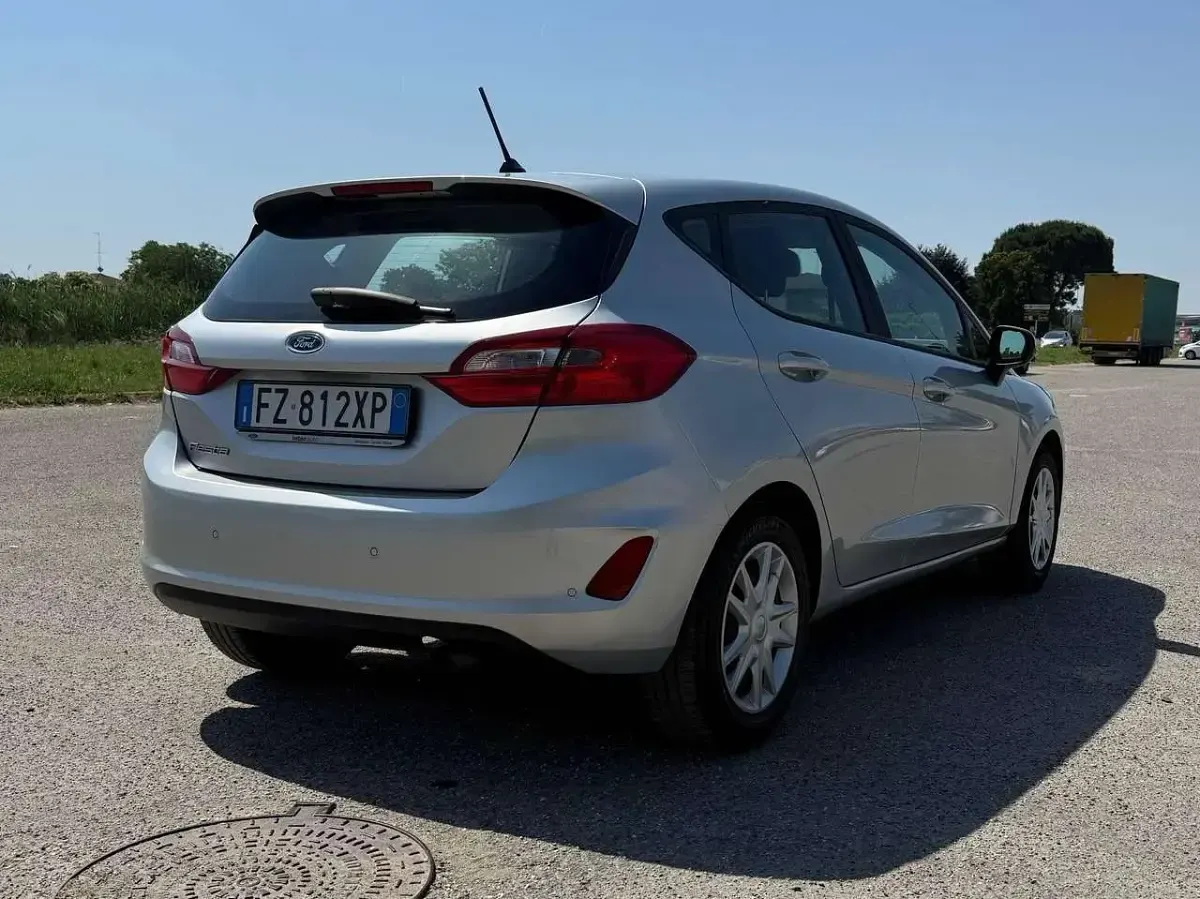 Usata Ford Fiesta 86 CV (63 kW) 2019 Grigio Utilitaria