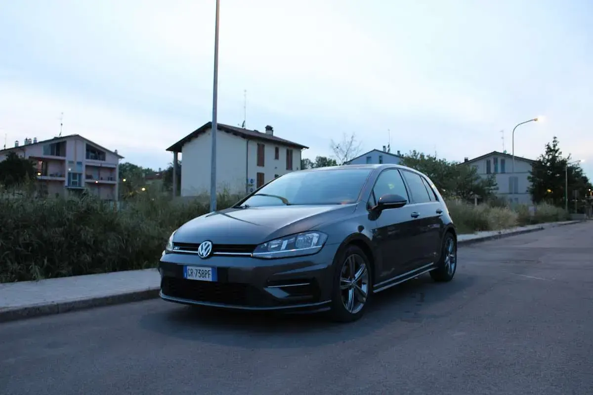 Usata VW Golf VII Sportline 116 CV (85 kW) 2017 Berlina