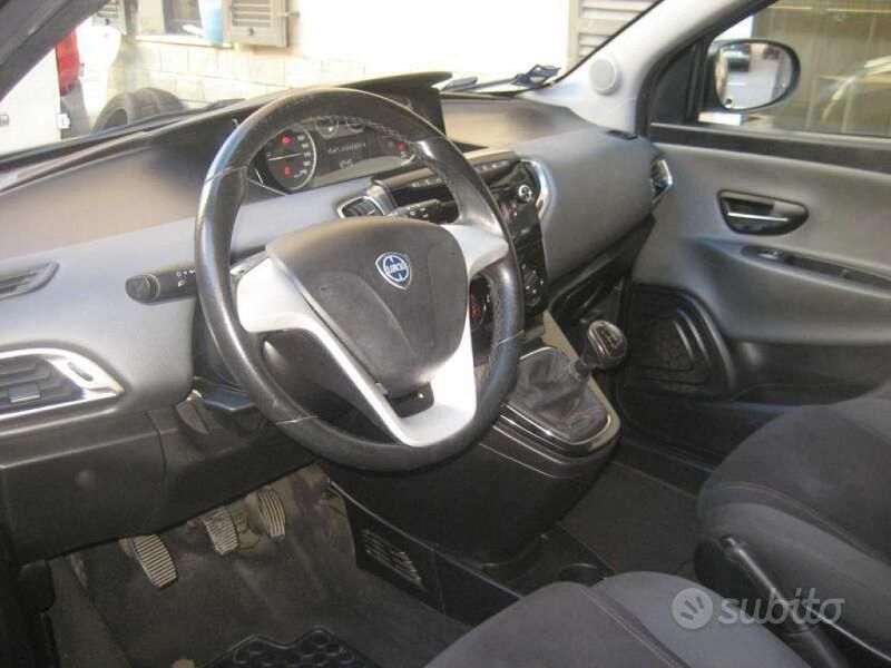 Usata Lancia Ypsilon Silver 95 CV (69 kW) 2013 Antracite metallizzato Utilitaria