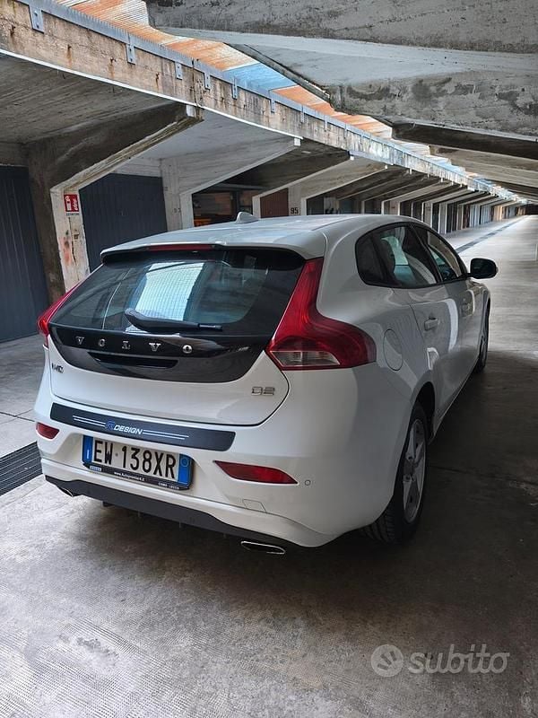 Usata Volvo V40 115 CV (84 kW) 2014 Bianco Berlina