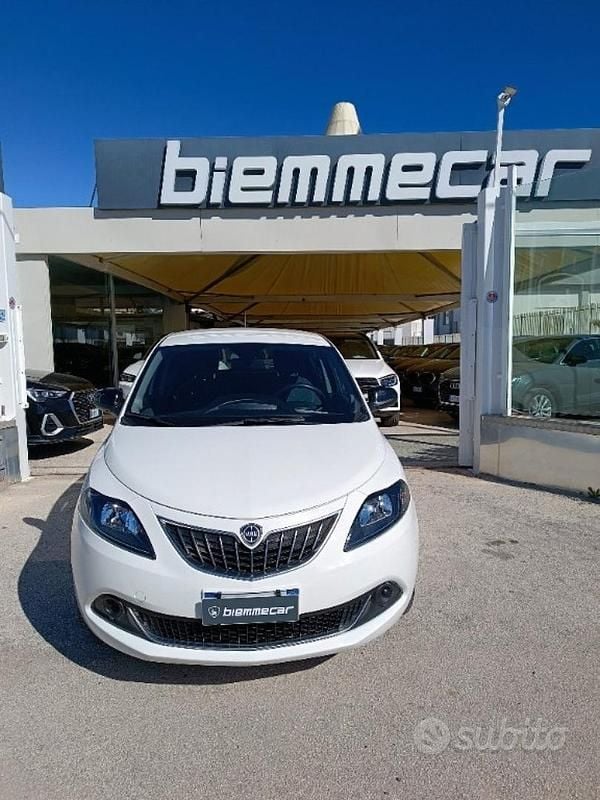 Usata Lancia Ypsilon Gold 69 CV (50 kW) 2022 Bianco Utilitaria