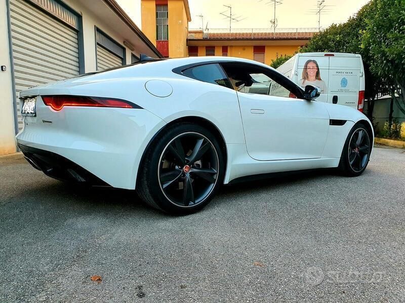 Usata Jaguar F-Type R-Dynamic 300 CV (220 kW) 2018 Bianco Coupé