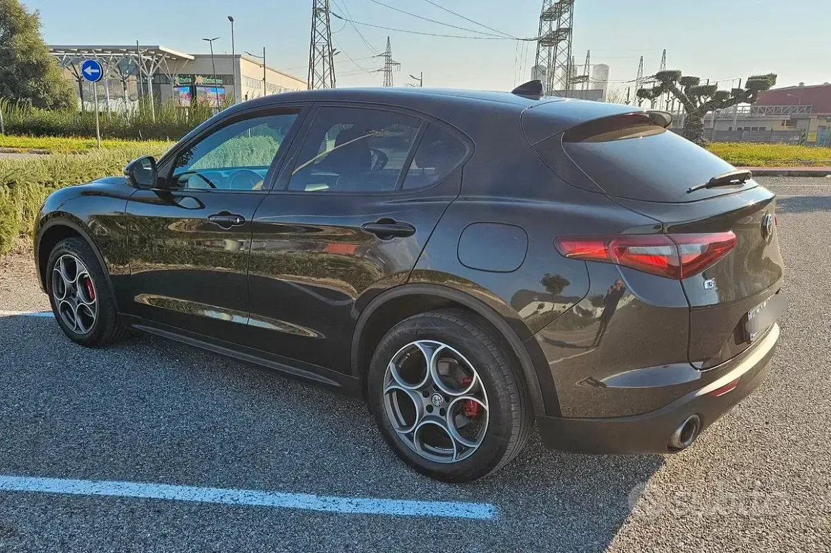 Usata Alfa Romeo Stelvio Business 210 CV (154 kW) 2018 Nero SUV