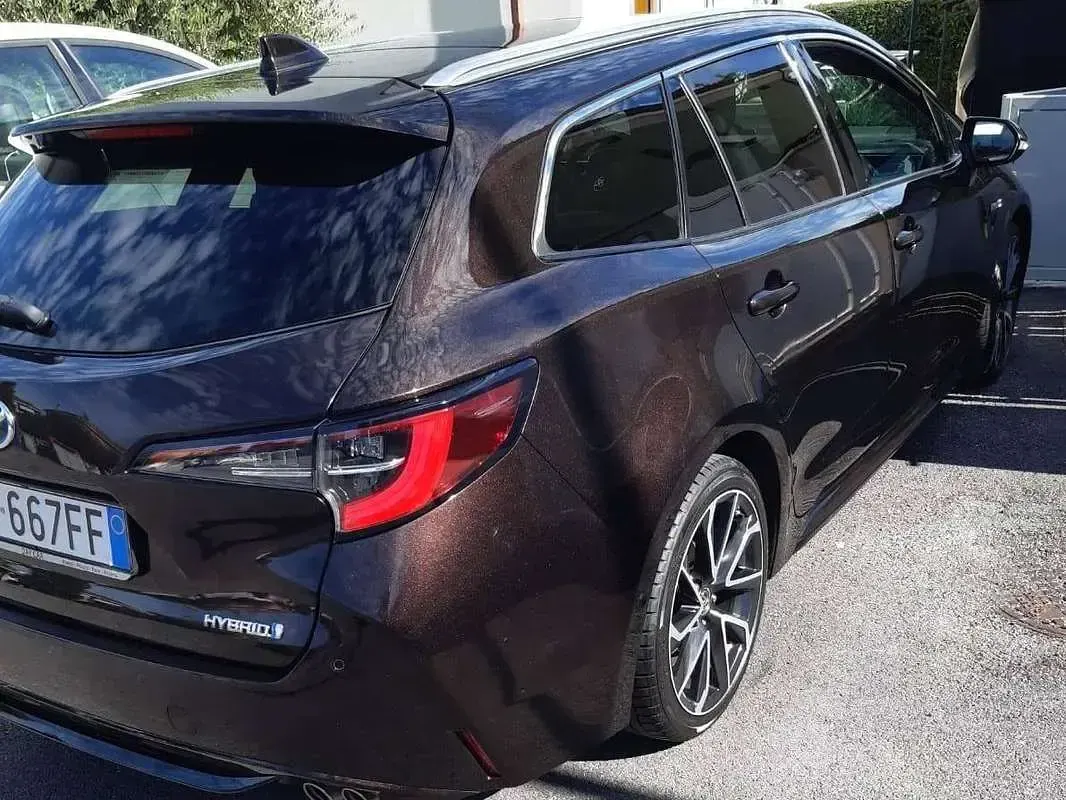 Usata Toyota Corolla Lounge 152 CV (111 kW) 2019 Marrone Station wagon