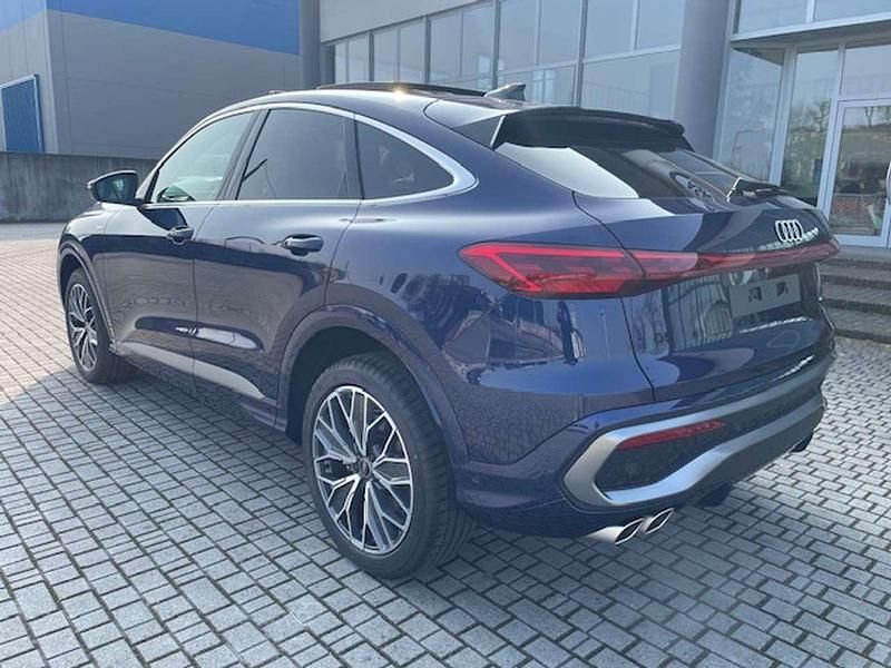 Nuova Audi Q5 Sportback S-Line 204 CV (150 kW) 2025 Blu navarra SUV