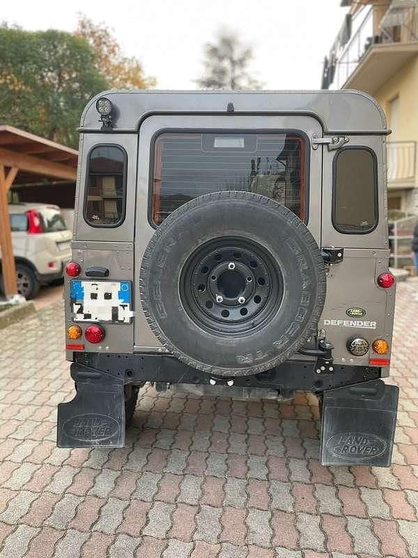 Usata Land Rover Defender 122 CV (89 kW) 2007 Station wagon