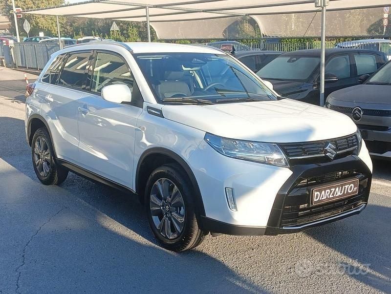 Nuova Suzuki Vitara Cool 110 CV (80 kW) 2025 Bianco artico metallizzato SUV