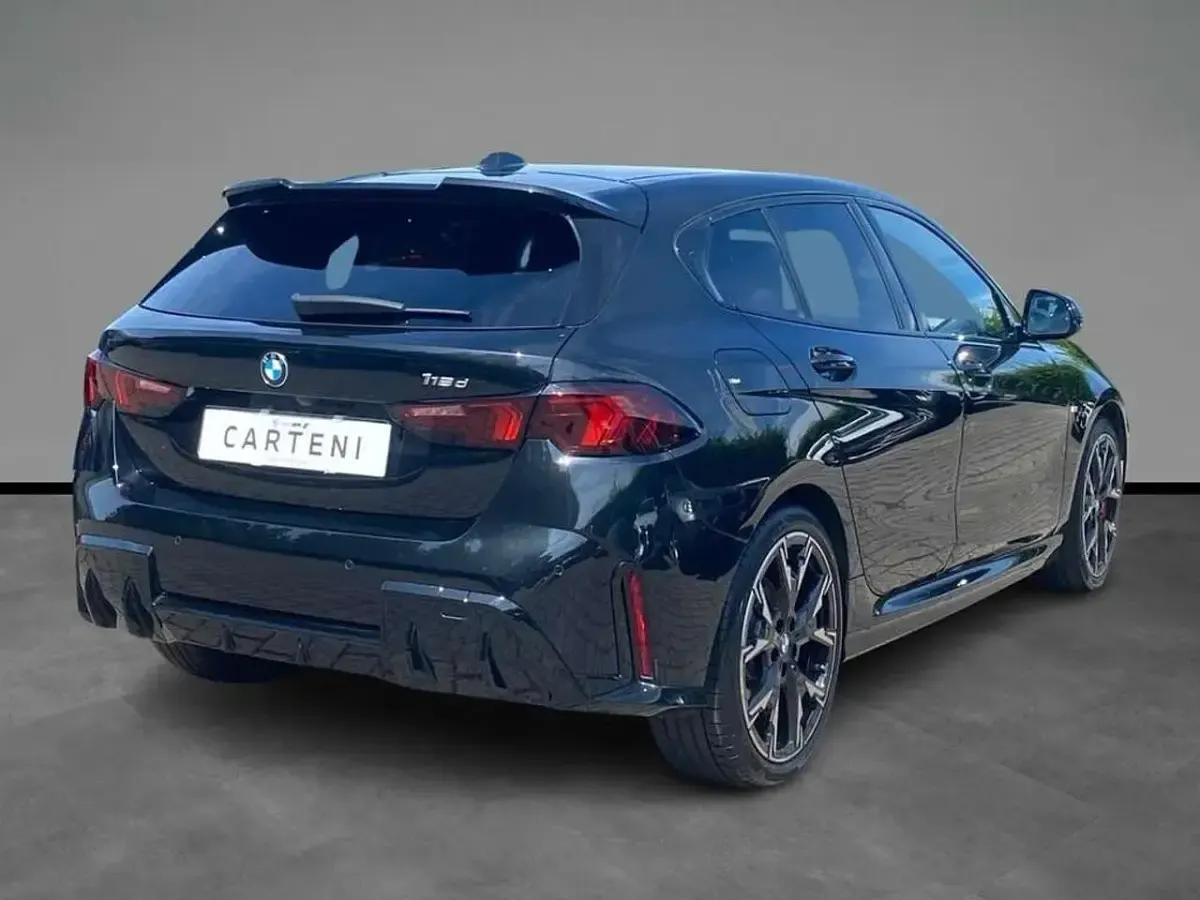 Usata BMW 118 M Sport 150 CV (110 kW) 2025 Black sapphire metallizzato Utilitaria