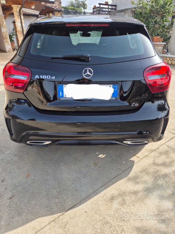 Usata Mercedes A180 Premium 109 CV (80 kW) 2017 Nero Utilitaria