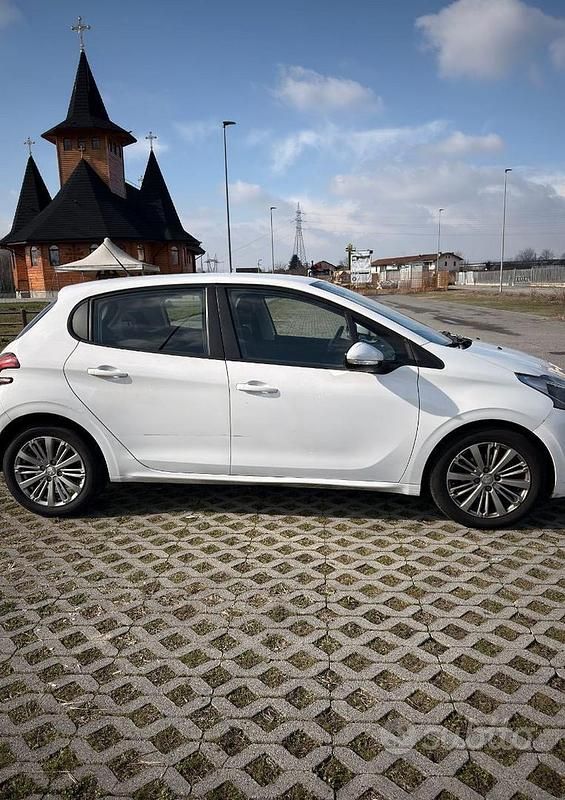 Usata Peugeot 208 82 CV (60 kW) 2017 Bianco Utilitaria