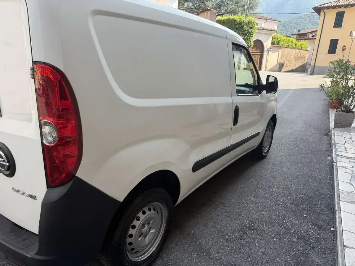 Usata Opel Combo 90 CV (66 kW) 2016 Other Monovolume