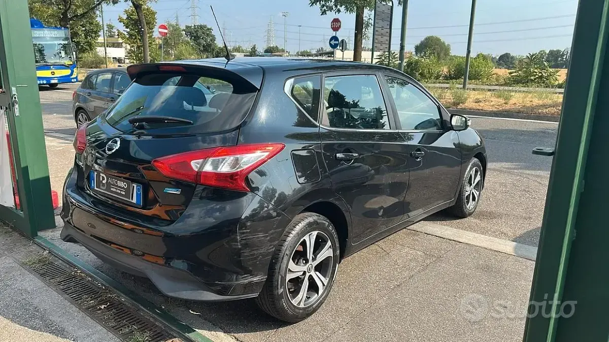 Usata Nissan Pulsar Tekna 110 CV (80 kW) 2015 Nero Utilitaria