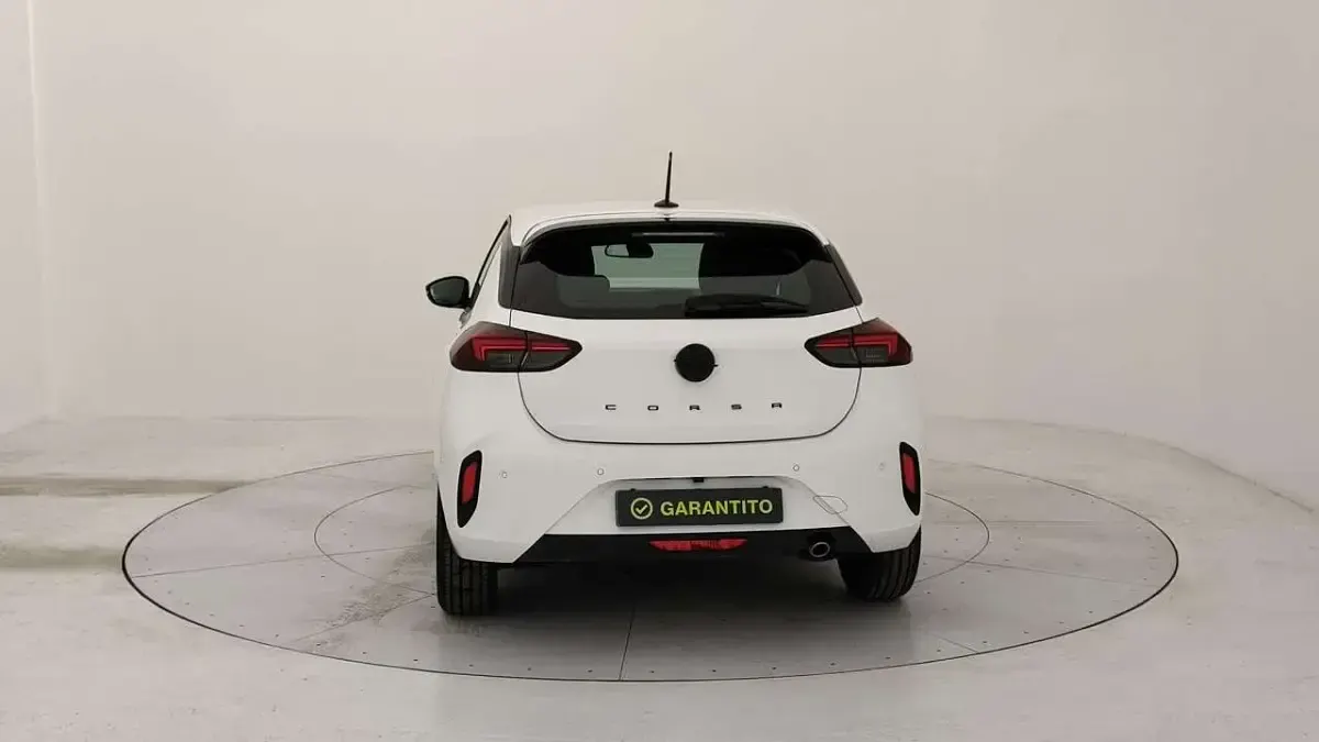 Usata Opel Corsa 101 CV (74 kW) 2025 Arktis white Utilitaria