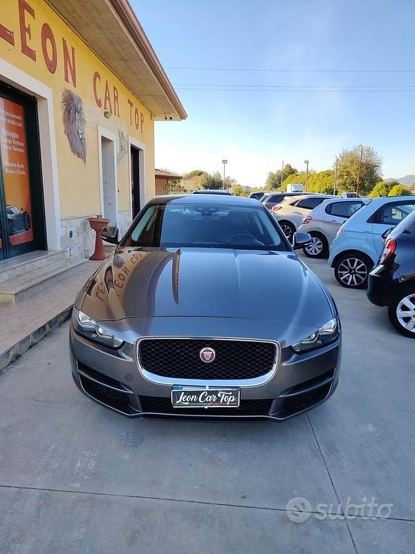 Usata Jaguar XE Portfolio 180 CV (132 kW) 2015 Grigio Berlina