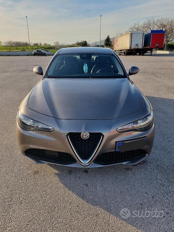 Usata Alfa Romeo Giulia Business 150 CV (110 kW) 2018 Bronzo Berlina