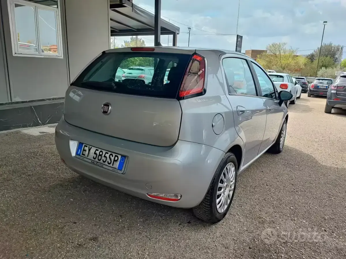 Usata Fiat Punto Lounge 75 CV (55 kW) 2015 Grigio Utilitaria