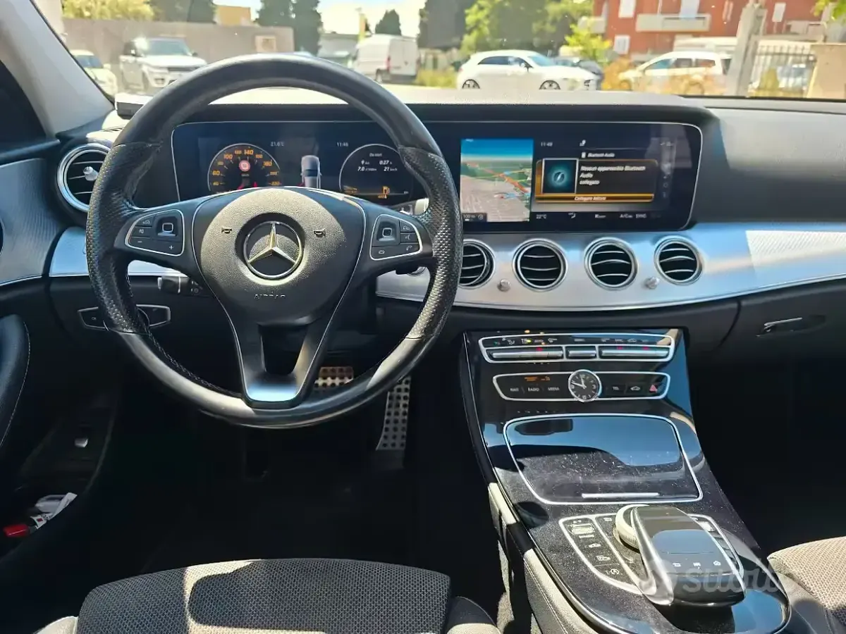 Usata Mercedes E220 Premium 194 CV (142 kW) 2017 Grigio Station wagon