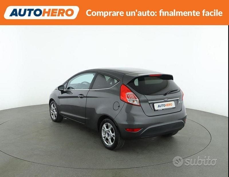 Usata Ford Fiesta Titanium 75 CV (55 kW) 2017 Grigio Utilitaria