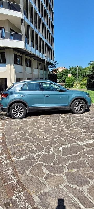 Usata VW T-Roc Life 116 CV (85 kW) 2023 Blu/azzurro SUV