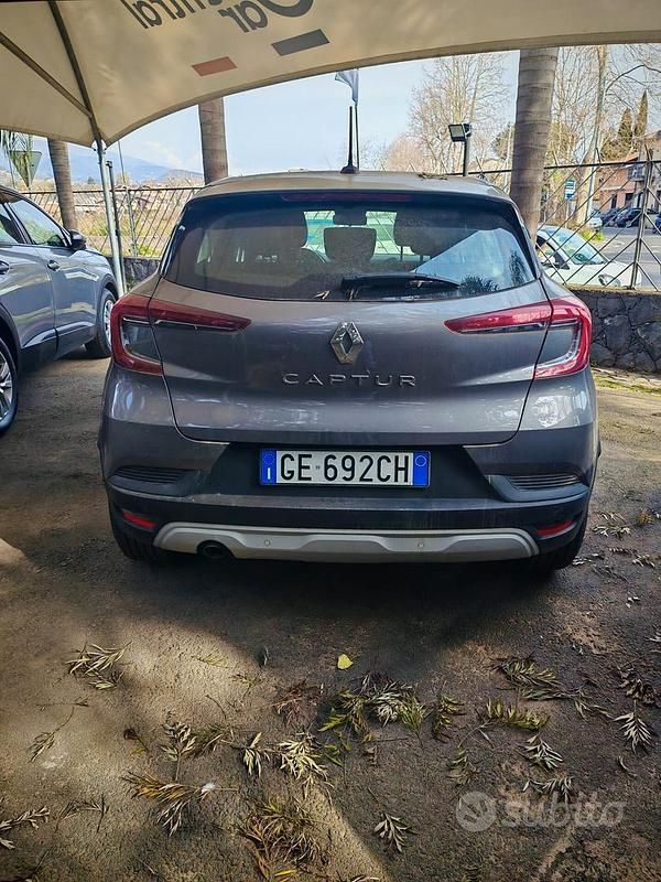 Usata Renault Captur Intens 95 CV (69 kW) 2021 Grigio SUV