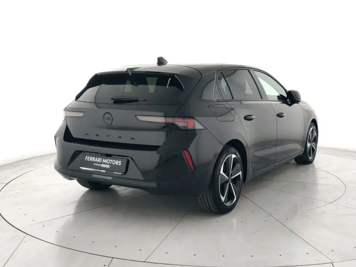Usata Opel Astra S 130 CV (95 kW) 2025 Nero Utilitaria