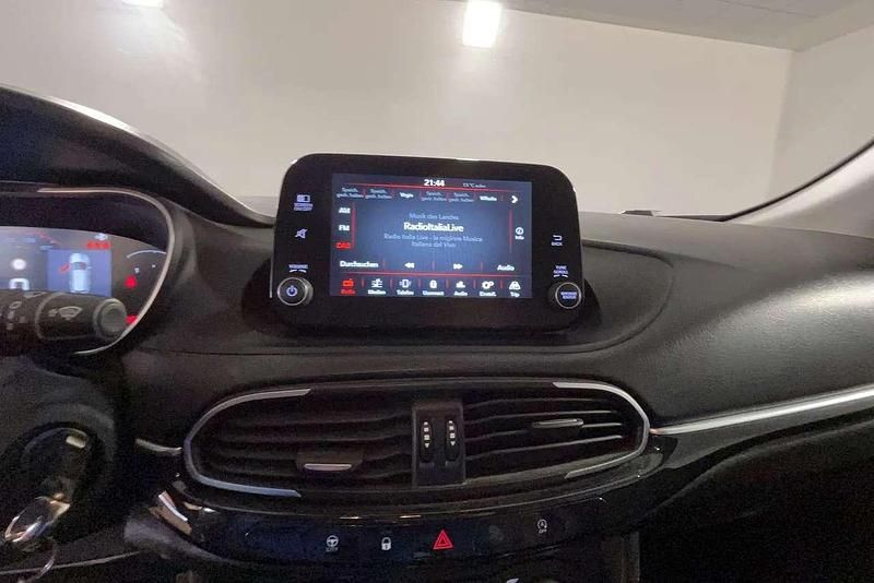 Usata Fiat Tipo Cross 101 CV (74 kW) 2023 Bianco Berlina