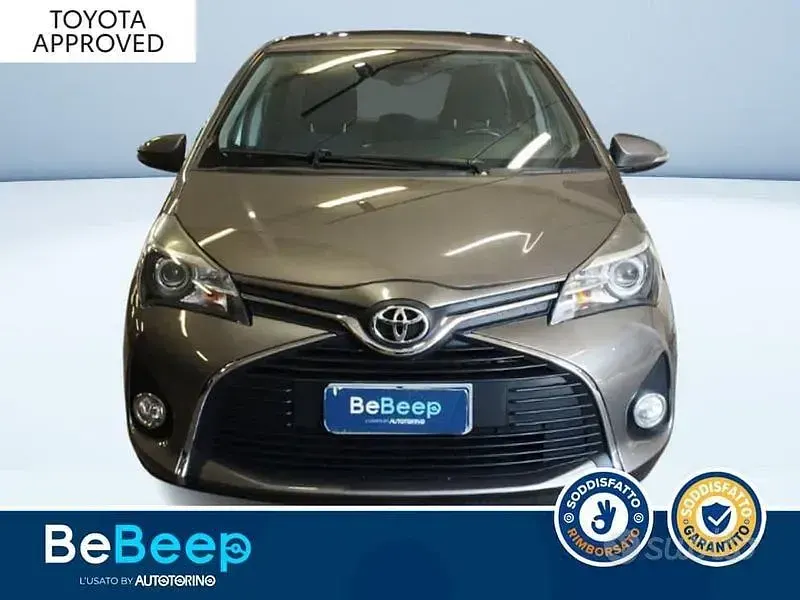 Usata Toyota Yaris Lounge 69 CV (50 kW) 2017 Bronzo metallizzato Berlina