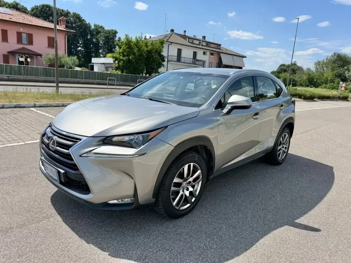 Usata Lexus NX300h 197 CV (144 kW) 2017 Grigio SUV