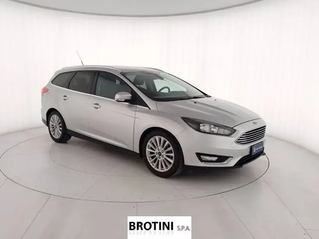 Usata Ford Focus Titanium 120 CV (88 kW) 2016 Argento metallizzato Station wagon