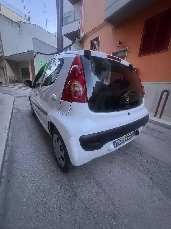 Usata Peugeot 107 68 CV (50 kW) 2006 Utilitaria