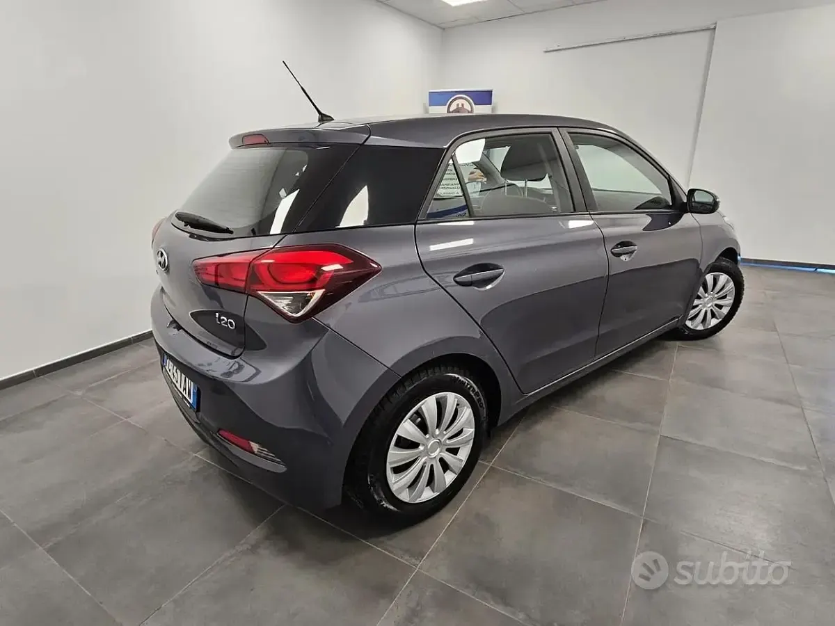 Usata Hyundai i20 Classic 73 CV (53 kW) 2016 Grigio Berlina