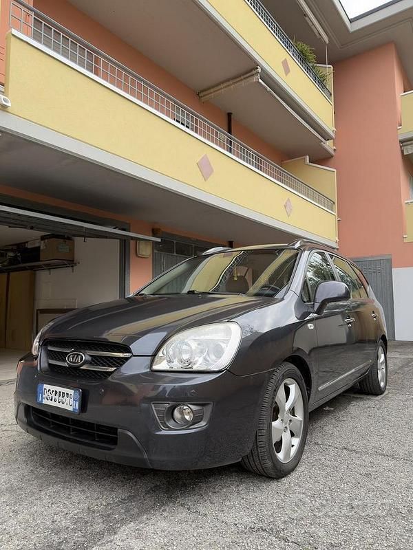 Usata Kia Carens 140 CV (102 kW) 2007 Grigio Monovolume