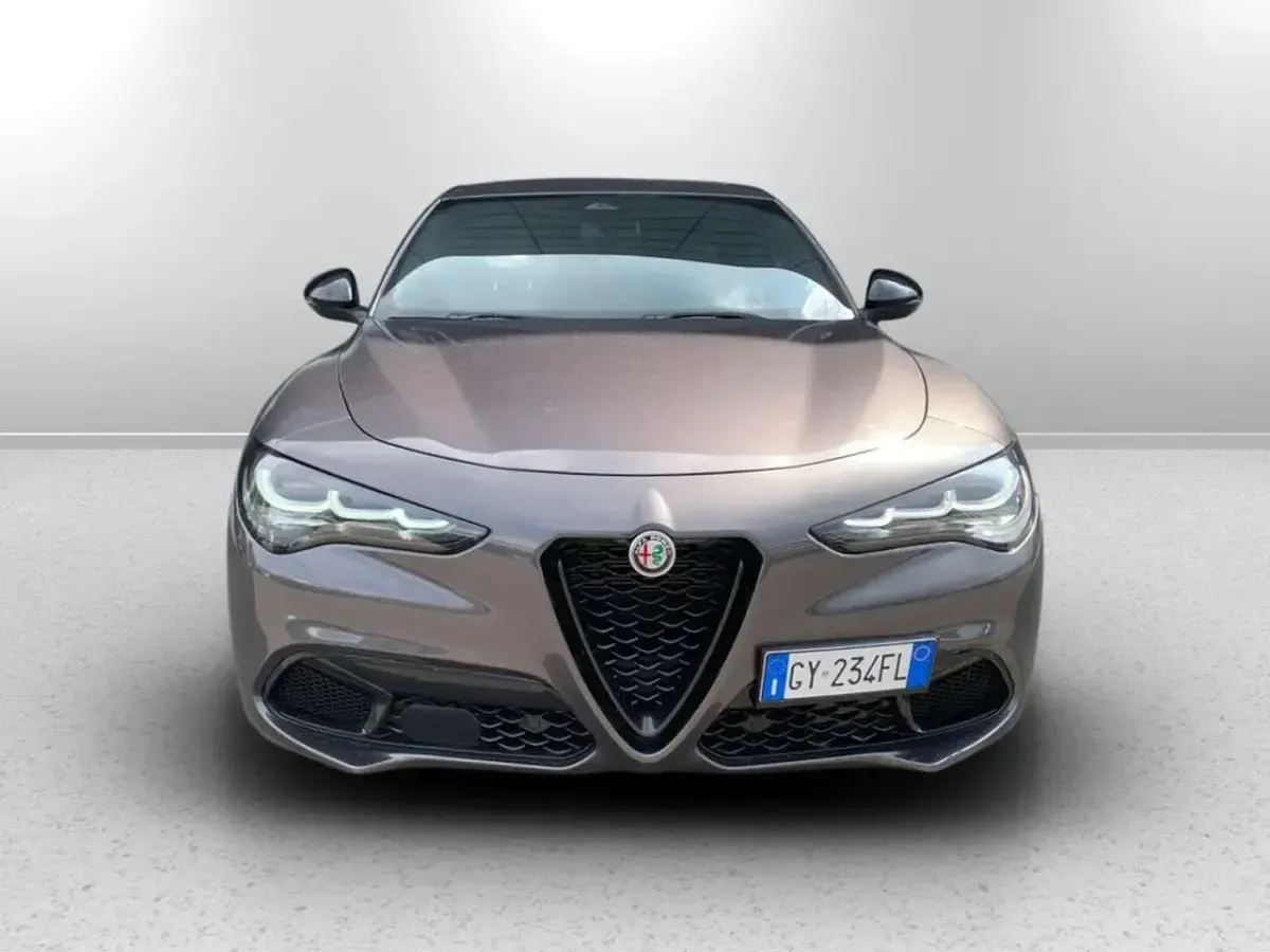 Usata Alfa Romeo Stelvio Veloce 209 CV (153 kW) 2025 Grigio vesuvio SUV