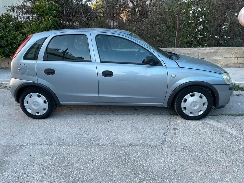 Usata 2005 Opel Corsa Due volumi | 400 € (Super prezzo) - Immagine 1/4