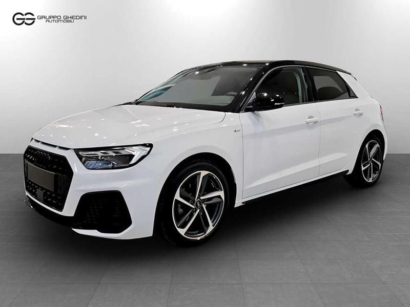 Bianco / tetto nero Usata 2025 Audi A1 Sportback Black Edition Utilitaria | 25.700 € (Buon prezzo) - Immagine 1/4