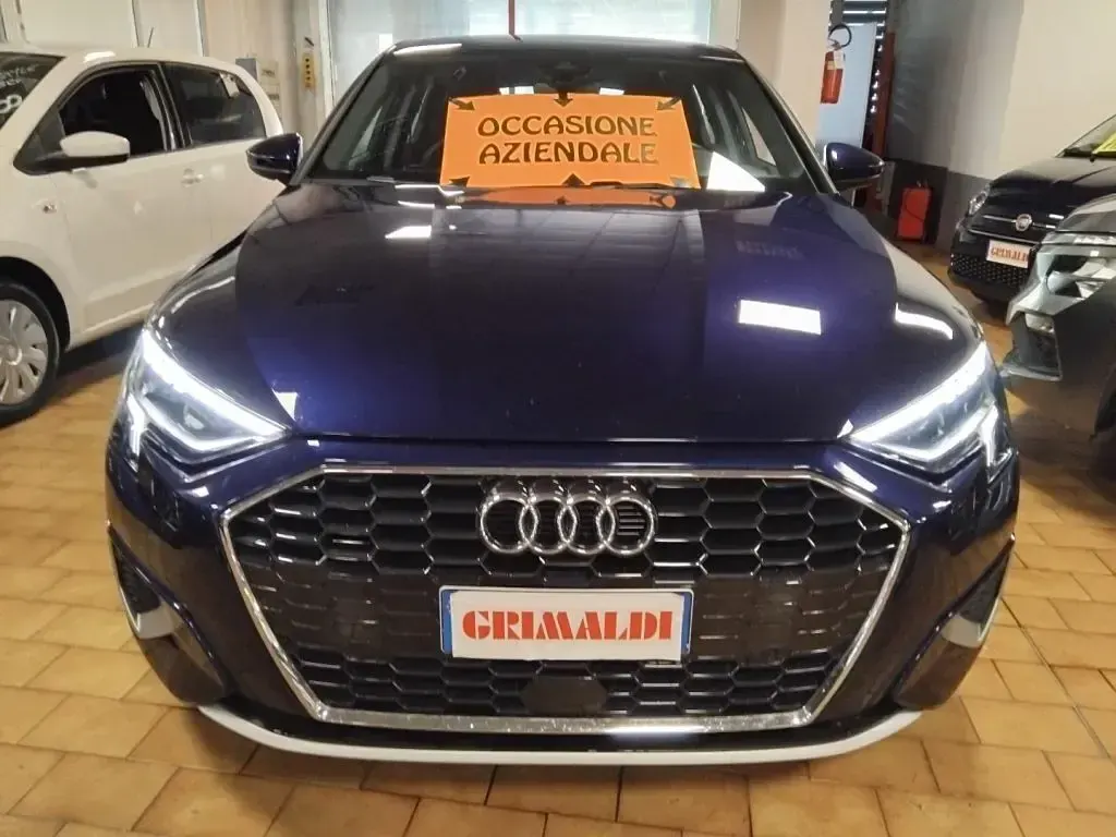 Usata Audi A3 150 CV (110 kW) 2023 Blu navarra / metallizzato Berlina