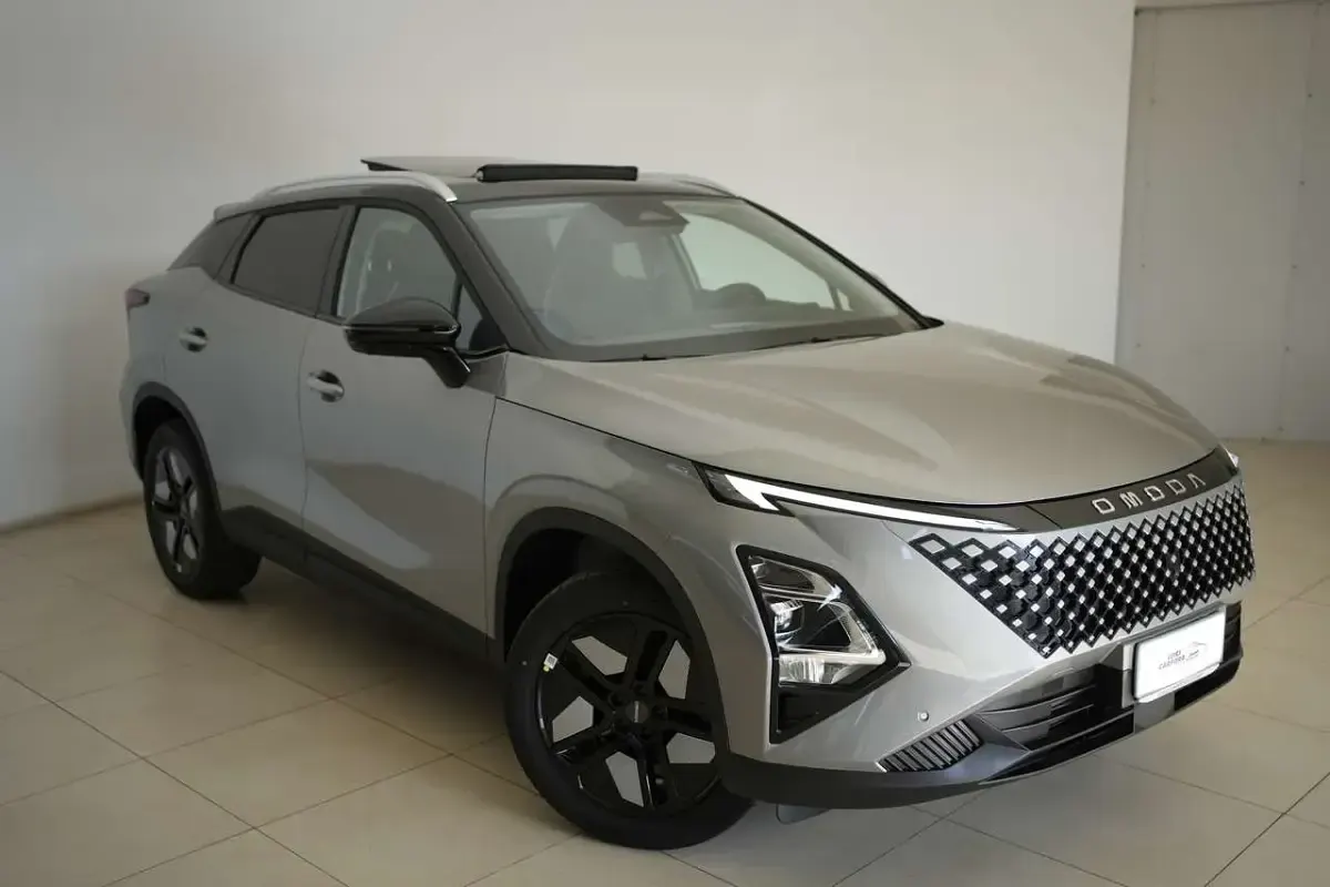 Nuova Omoda 5 147 CV (108 kW) 2026 Aviation silver body + black r SUV