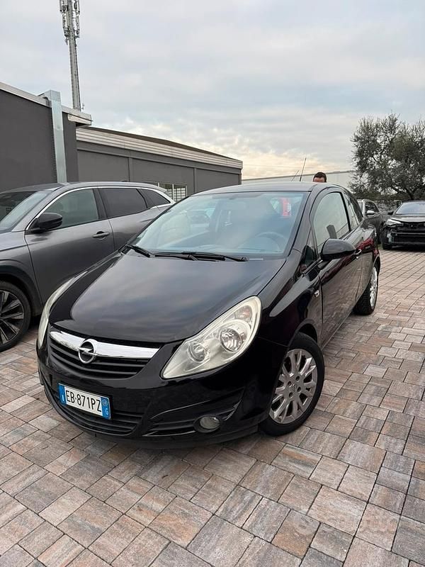 Usata Opel Corsa Club 80 CV (58 kW) 2009 Coupé