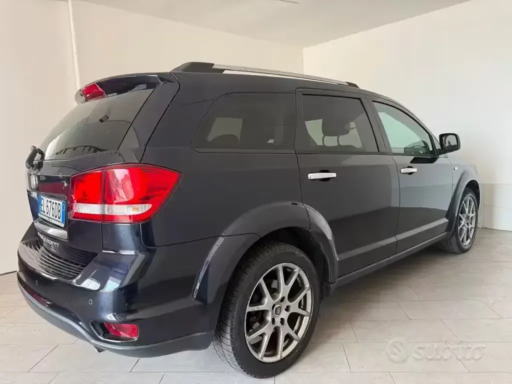 Usata Fiat Freemont 140 CV (102 kW) 2012 Blu SUV