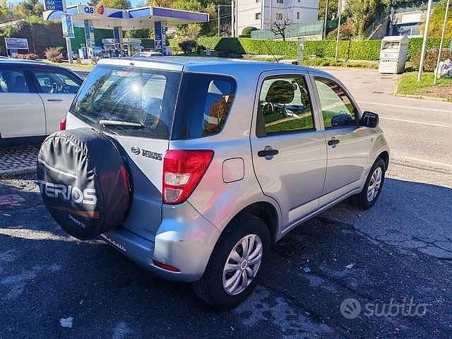 Usata Daihatsu Terios 86 CV (63 kW) 2008 Argento SUV