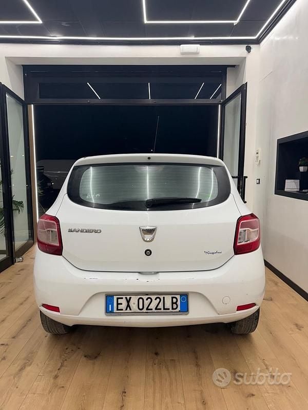 Usata Dacia Sandero Ambiance 75 CV (55 kW) 2015 Bianco Berlina