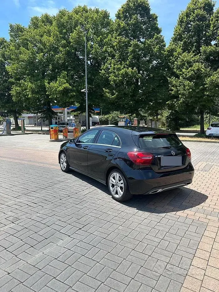 Usata Mercedes 180 109 CV (80 kW) 2018 Nero Berlina