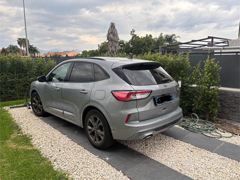 Usata Ford Kuga ST-Line 120 CV (88 kW) 2022 Grigio SUV