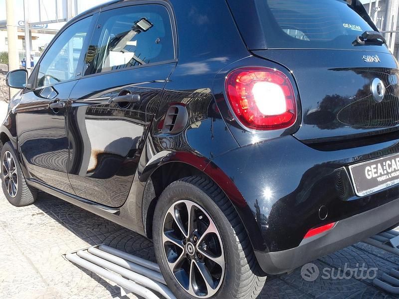 Usata Smart ForFour Prime 90 CV (66 kW) 2016 Nero Utilitaria