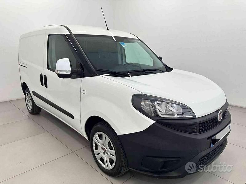 Bianco pastello Usata 2018 Fiat Doblò Monovolume | 11.500 € (Buon prezzo) - Immagine 1/4