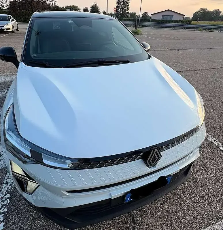 Usata Renault Captur Techno 101 CV (74 kW) 2025 Bianco SUV