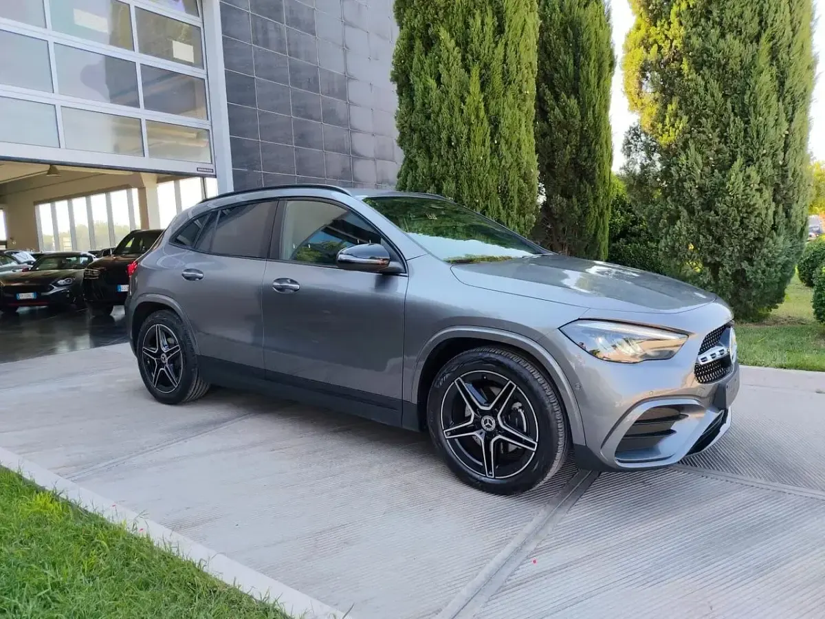 Usata Mercedes GLA200 AMG Line Premium 150 CV (110 kW) 2025 Grigio SUV