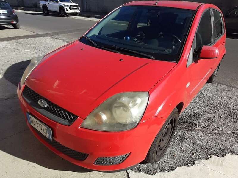 Usato 2007 Ford Fiesta 1.2 Benzin 75 CV (1.500 €)
