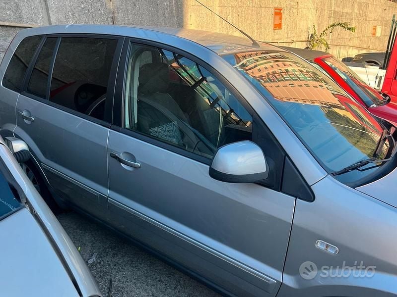 Usata Ford Fusion 67 CV (49 kW) 2010 Grigio Berlina